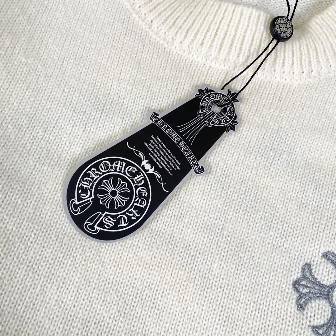 P240 Chrome Hearts CH Chrome Hearts Embroidered Disk Sanskrit Cross Hole Knitted Sweater Pullover. It’s a very popular style. It’s the same style for men and women. It’s matched with black and white. It looks great in real life. It looks good on the upper body. It looks good in daily wear. It’s even better when taking photos. It’s hard not to buy it. Buy it for me!!! Believe me, no one can refuse such a machine-length Chrome Hearts jacket. The version has been expanded based on the old version. The upper body is loose and stylish, and the hem is expanded to a casual design. Fat people look extremely slim, thin people have limited height and high-end. Ten thousand yuan ZP printing, 1:1 perfect restoration, looks good when worn alone or stacked, can be easily controlled by both men and women. If you care more about quality, you must also respect the price. It is completely different from the thin see-through bottoms and junk products on the market that pill when worn. If the style makes you shine at a glance, then quality is what you should pay more attention to. Compared with price, we focus on quality. Customers who have received my products all know it. ️️️ Sweaters on the market are generally made of bract core yarn. We use modal. The advantages over core-spun yarn are very intuitive: high cost, high price, high density, relatively expensive for developers, and let us make a lot less money. In addition, it is delicate, has no scum on the upper body, resists pilling, and is high-end. We are conscientious sellers and do not use core-spun yarn. Apart from being cheap, core-spun yarn is really useless. It shrinks, pills, hooks, and makes people pierced. He is proficient in everything. It is 2024. Who doesn’t want to look decent when they go out? Quality determines the upper body effect. No matter how bad the quality, the best style is still the temperament of the urban-rural fringe. We only do long-term business. Quality determines character. Take it back and wear it with confidence and wash it. The quality of the pattern will definitely make your eyes shine. We only make the right version of high quality. We make high-end hard goods. Reject junk goods and reject fast food. Conscientious quality and conscientious price. You deserve it!  Color: Black Beige Gray Size: S M L